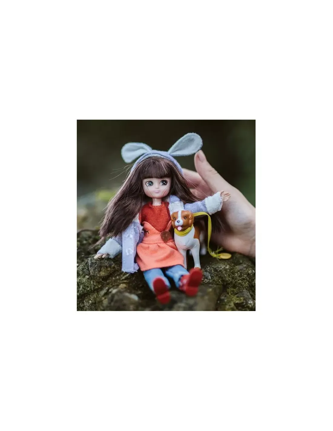 Lottie Poupée avec chien promenade dans le parc